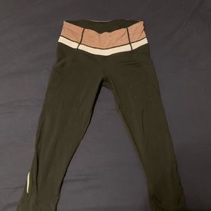 super cute cropped lulu lemon pants. size 4 cute striped waist band